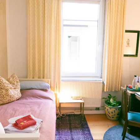 Zimmer In Kuenstlerwohnung Stuttgart Exterior photo